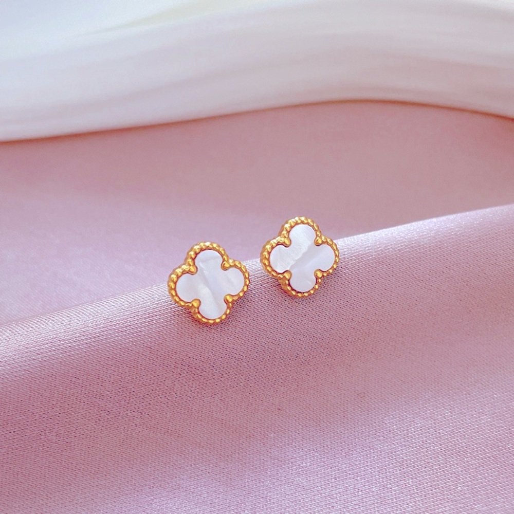 White clover stud earrings